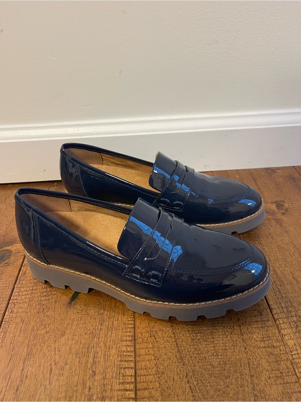 Vionic Cheryl Patent Leather Womens Penny Loafers Sz 5 Blue Shiny Platform EUC